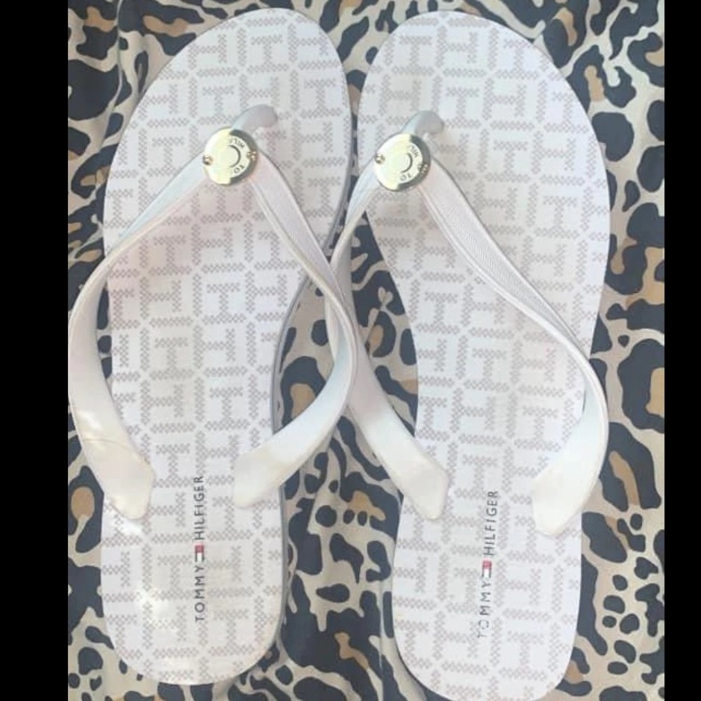 tommy hilfiger flip flops